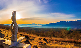 Yatsugatake climbing tour on Mt. Nishidake with hot spring