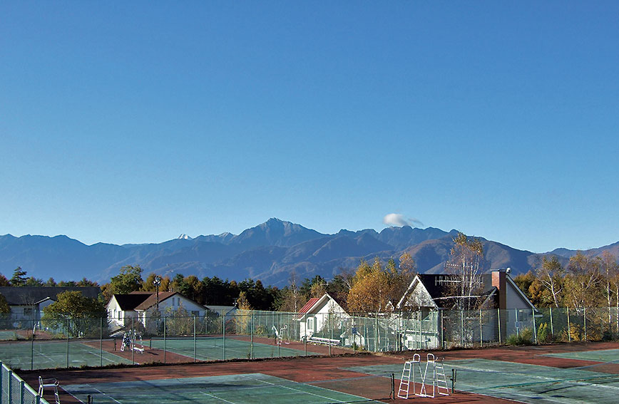 Yatsugatake's ancient trail ablaze with autumn colors