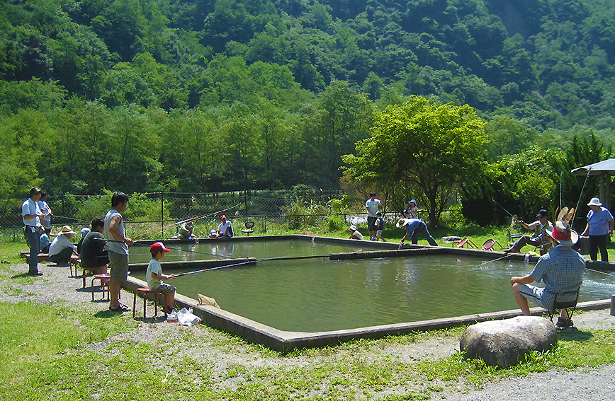 Kamanashi River Fishing Pond Center