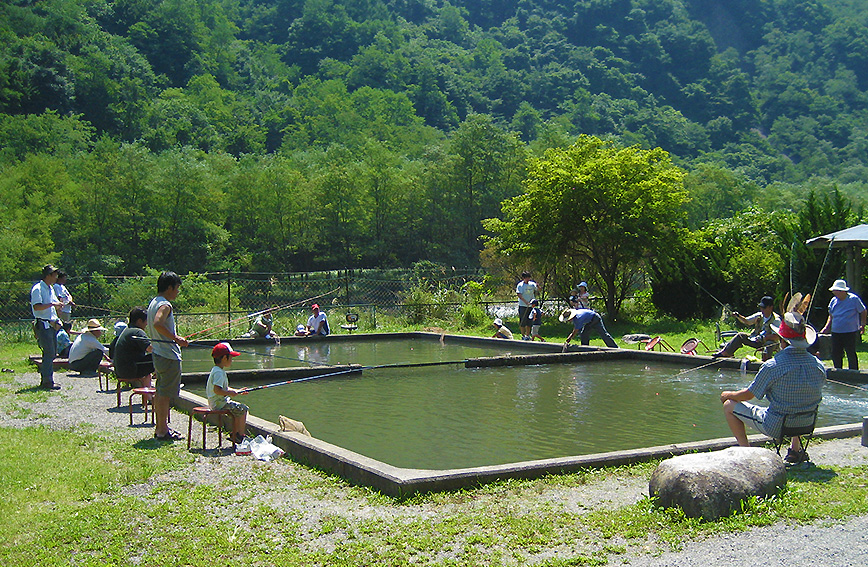Kamanashi River Fishing Pond Center