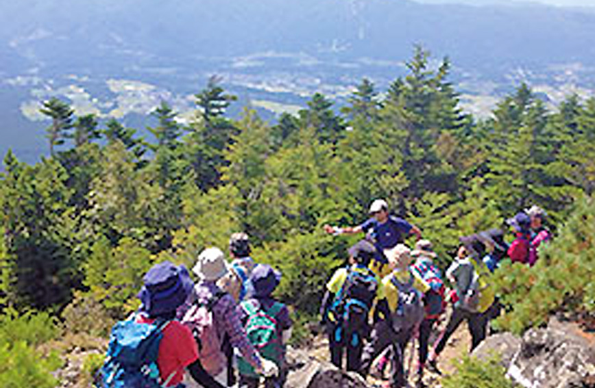 Yatsugatake climbing tour on Mt. Nishidake with hot spring