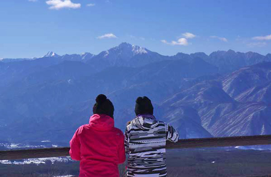 Snowshoeing in Yatsugatake mountain