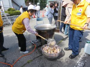 炊き出し