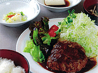 手ごねした生地を丁寧に焼き上げる