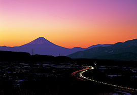 葛窪・中央道トンネルから望む富士山