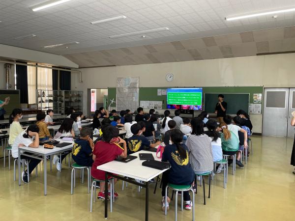 本郷小学校5年生の学習の様子