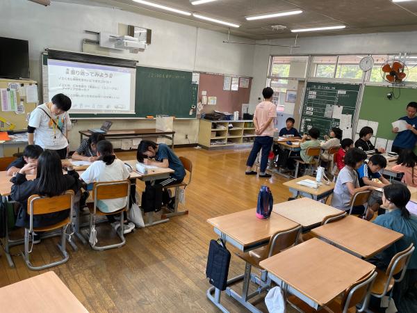 本郷小学校4年生の様子
