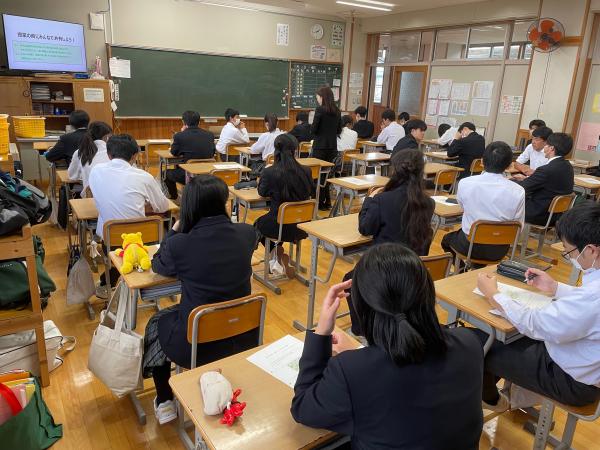 富士見中学校3年1組の様子