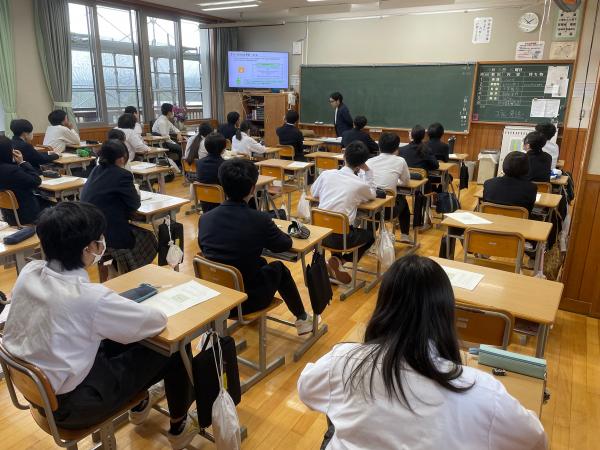 富士見中学校3年2組の様子