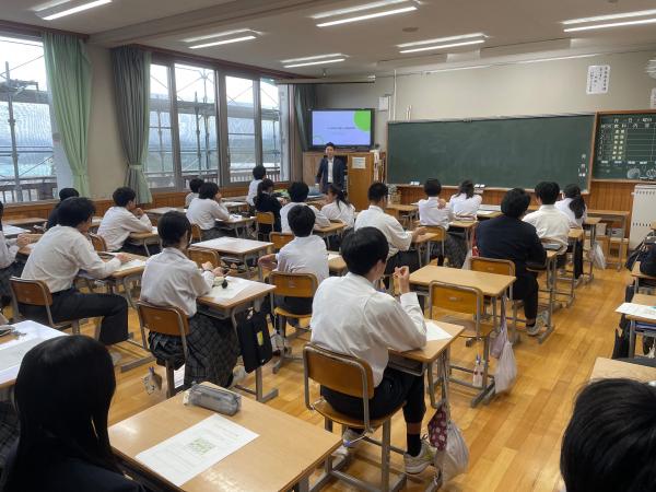 富士見中学校3年3組の様子