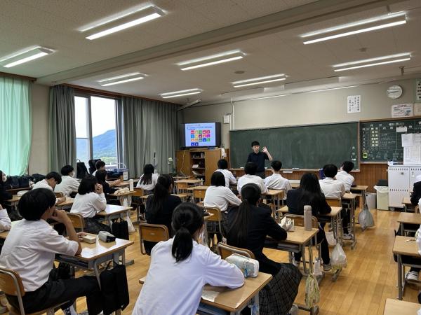 富士見中学校3年1部の様子
