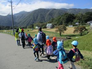 歩いているところ