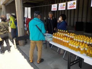 特産品の購入している参加者